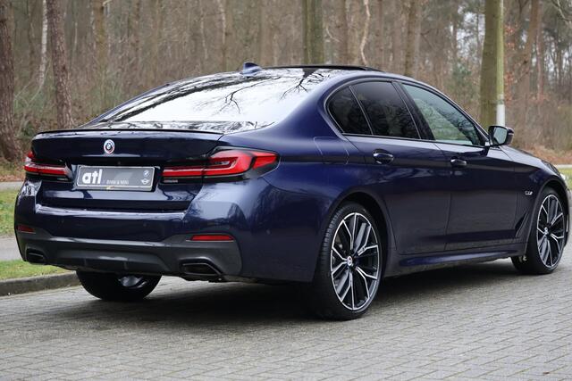 BMW 5-SERIE 545e xDrive High Executive Edition M-Sport Pro | HUD | M Multifunctionele stoel | Elektr. schuif/kanteldak | Harman Kardon | Co Pilot | Laser | DAB | Camera | 20" | 4-zone clima | Grootlichtassistent | Alarm kl.3 | Etc.