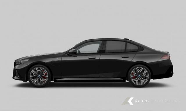 BMW 5-SERIE 550 BMW 550e xDrive M Sport Pro | Bowers & Wilkins | Panoramadak | Trekhaak | Driving Ass. Plus | Iconic Glow |