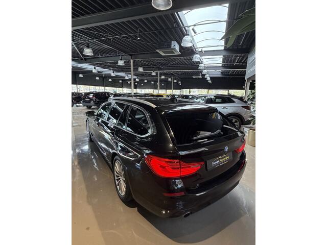 BMW 5-SERIE Touring 530i High Executive Leer Panorama Sportstoelen Navigatie 18 LMV