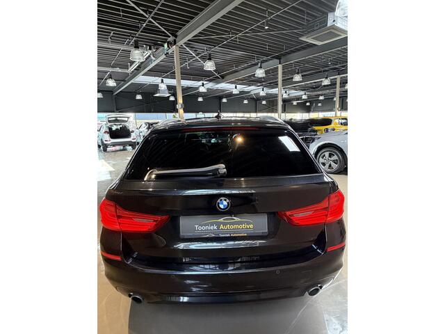BMW 5-SERIE Touring 530i High Executive Leer Panorama Sportstoelen Navigatie 18 LMV