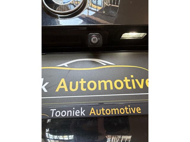 BMW 5-SERIE Touring 530i High Executive Leer Panorama Sportstoelen Navigatie 18 LMV