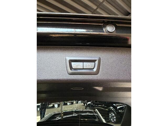 BMW 5-SERIE Touring 530i High Executive Leer Panorama Sportstoelen Navigatie 18 LMV
