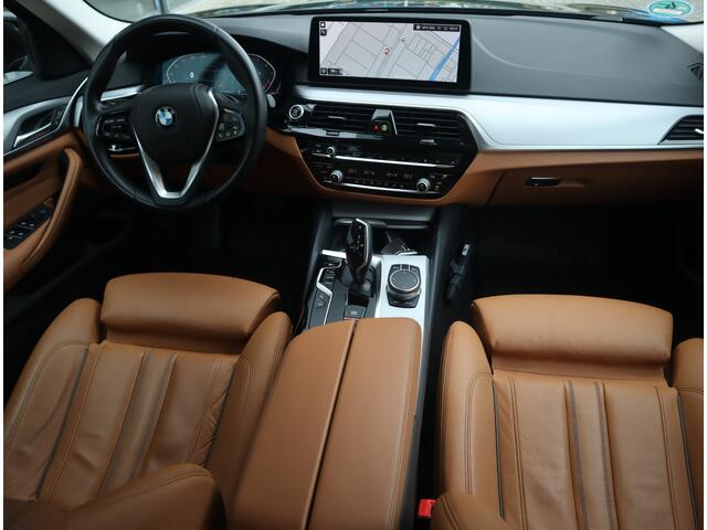 BMW 5-SERIE Touring 520i High Executive Edition Trekhaak/ Stoelverw. / Leder Voorzien van 2 jaar Apk