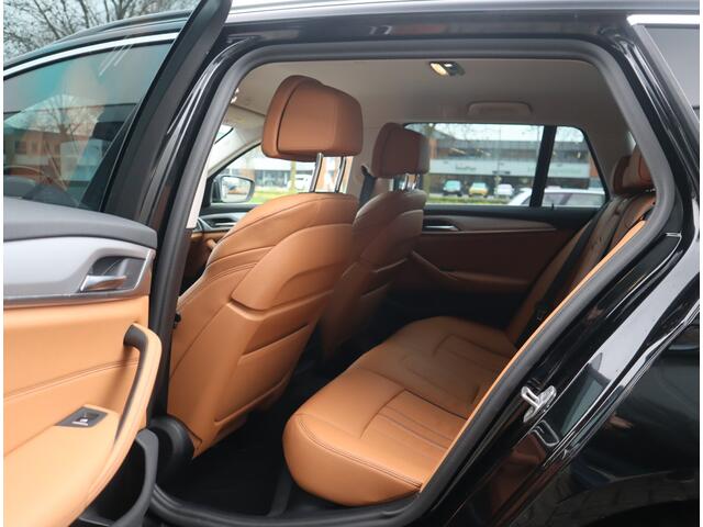 BMW 5-SERIE Touring 520i High Executive Edition Trekhaak/ Stoelverw. / Leder Voorzien van 2 jaar Apk