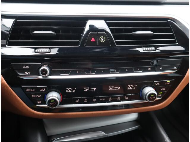 BMW 5-SERIE Touring 520i High Executive Edition Trekhaak/ Stoelverw. / Leder Voorzien van 2 jaar Apk