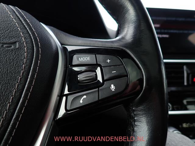 BMW 5-SERIE 530d xDrive Luxery Line SCHUIFDAK / CRUISE / CARPLAY / SPORTLEER / NAVI