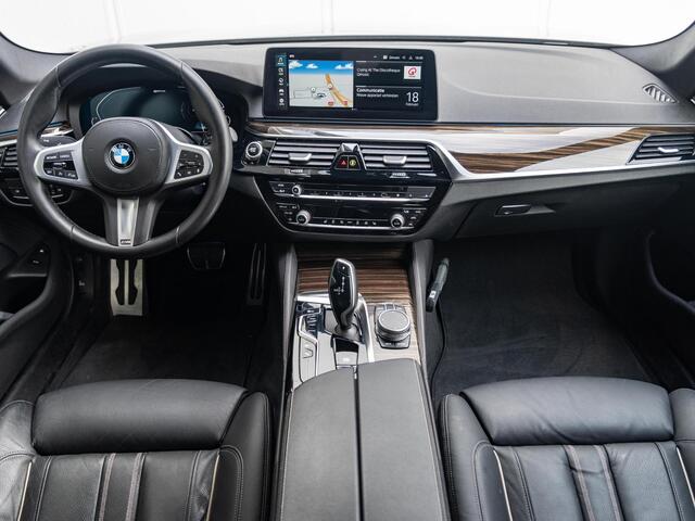 BMW 5-SERIE Sedan 530e | High Executive | M Sportpakket | Stoelverwarming | PDC | 19'' | Trekhaak