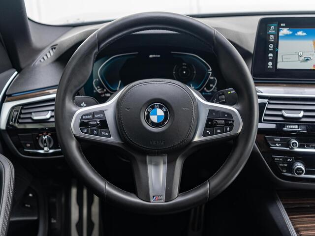 BMW 5-SERIE Sedan 530e | High Executive | M Sportpakket | Stoelverwarming | PDC | 19'' | Trekhaak