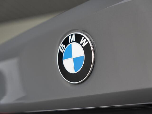 BMW 5-SERIE Sedan 530e | High Executive | M Sportpakket | Stoelverwarming | PDC | 19'' | Trekhaak