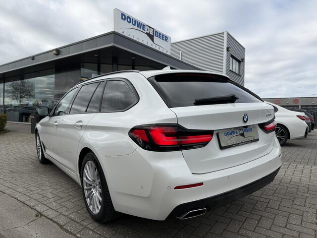 BMW 5-SERIE Touring 530i Luxury Line Pano-Dak | Trekhaak | Memory | Adapt. Cruise