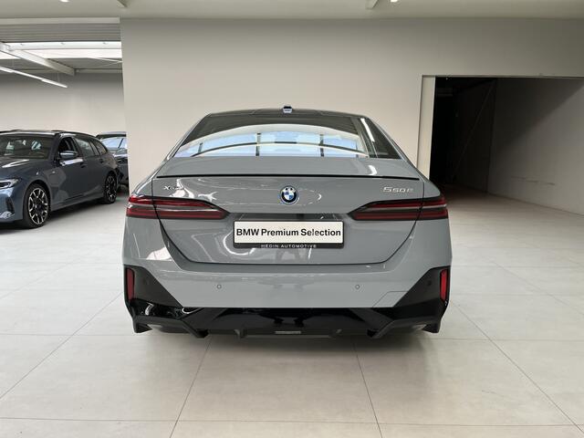 BMW 5-SERIE 550e xDrive I M Sportpakket I M Sportpakket Pro I Innovation Pack I Travel Pack I Glazen Panoramadak | Verwacht Juli