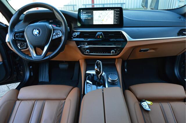 BMW 5-SERIE Touring 530e Business Edition Plus O.a: Pano, PDC, Carplay, Stoelverw, Navi, Clima, Etc. All-in prijs!