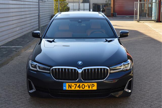 BMW 5-SERIE Touring 530e Business Edition Plus O.a: Pano, PDC, Carplay, Stoelverw, Navi, Clima, Etc. All-in prijs!