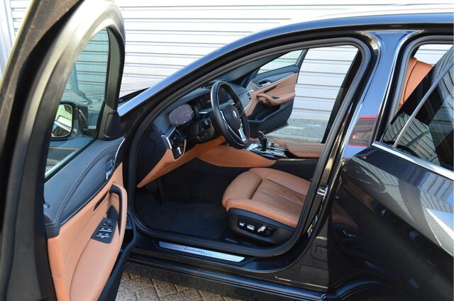 BMW 5-SERIE Touring 530e Business Edition Plus O.a: Pano, PDC, Carplay, Stoelverw, Navi, Clima, Etc. All-in prijs!