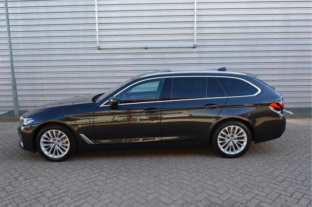 BMW 5-SERIE Touring 530e Business Edition Plus O.a: Pano, PDC, Carplay, Stoelverw, Navi, Clima, Etc. All-in prijs!