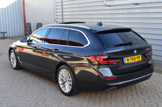 BMW 5-SERIE Touring 530e Business Edition Plus O.a: Pano, PDC, Carplay, Stoelverw, Navi, Clima, Etc. All-in prijs!