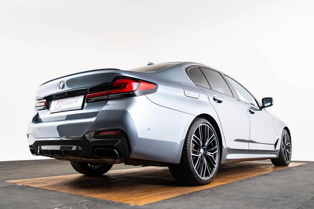 BMW 5-SERIE M550i xDrive Business Edition Plus B&W - Stoelventilatie/massage - BMW Laserlight - Comfort Access - soft close - Driving Assistant Professional - Remote Control Parking - Head up - Active Protection
