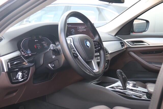 BMW 5-SERIE Touring 530e Business Edition Plus, Carplay, Camera, Laser, Elektr Trekhaak, Memory