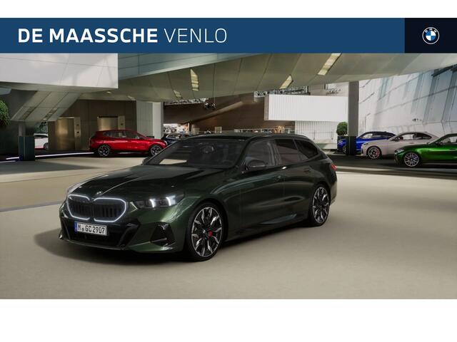 BMW 5-SERIE Touring 550e xDrive M Sport Automaat / Panoramadak / Trekhaak / Bowers & Wilkins / M Multifunctionele Stoelen / Adaptief onderstel professional / Parking Assistant Plus