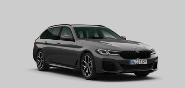 BMW 5-SERIE Touring 530e xDrive M Sport - Trekhaak - Driving Assistant Professional - Head up - Harman Kardon - Comfort Access - Getinte ruiten - Sportstoelen - Elektrisch verwarmde voorstoelen -