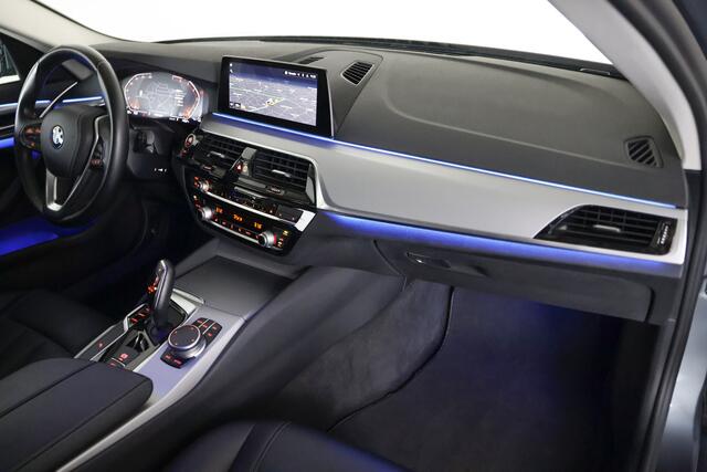 BMW 5-SERIE Touring 520i / LED / Leder / CarPlay / Trekhaak / Cam