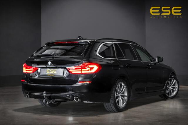 BMW 5-SERIE Touring 520i Executive | Trekhaak | Navigatie | Stoelverwarming | Cruise