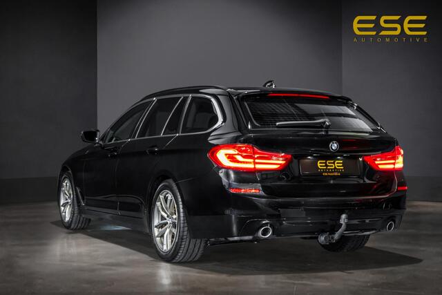 BMW 5-SERIE Touring 520i Executive | Trekhaak | Navigatie | Stoelverwarming | Cruise