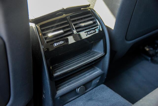 BMW 5-SERIE Touring 520i Executive | Trekhaak | Navigatie | Stoelverwarming | Cruise