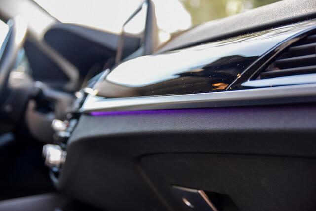 BMW 5-SERIE Touring 520i Executive | Trekhaak | Navigatie | Stoelverwarming | Cruise