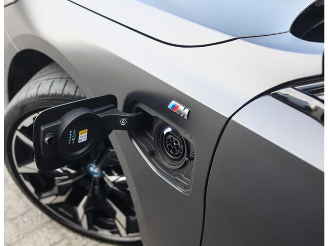 BMW 5-SERIE 550e xDrive | Pano - M Sport Pro - Bowers&Wilkins