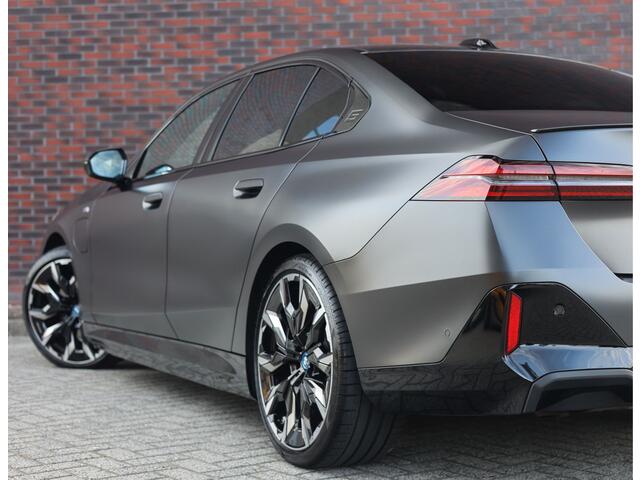 BMW 5-SERIE 550e xDrive | Pano - M Sport Pro - Bowers&Wilkins