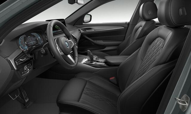 BMW 5-SERIE Touring 530e M Sport - Panoramadak - Driving Assistant Professional - Head up - Hifi - BMW Laserlight - Getinte Ruiten - Sportstoelen - Elektrisch verwarmde voorstoelen - Comfort Access -