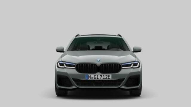 BMW 5-SERIE Touring 530e M Sport - Panoramadak - Driving Assistant Professional - Head up - Hifi - BMW Laserlight - Getinte Ruiten - Sportstoelen - Elektrisch verwarmde voorstoelen - Comfort Access -