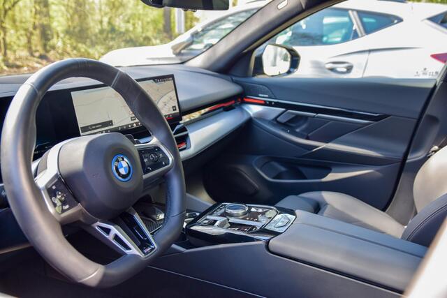 BMW 5-SERIE 530e M Sport Edition | Panorama | H&K | Matrix/Led