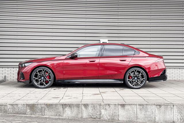 BMW 5-SERIE Sedan 550e xDrive