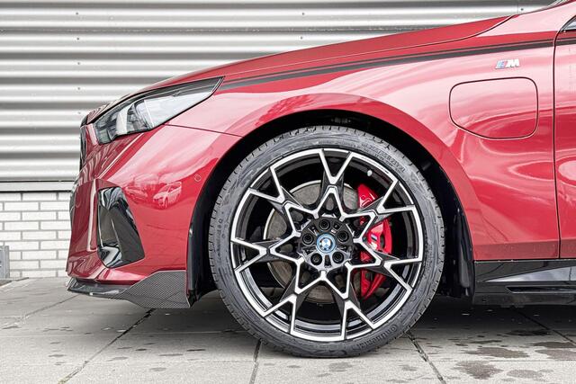 BMW 5-SERIE Sedan 550e xDrive