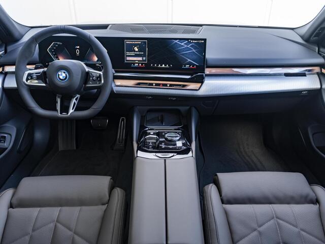 BMW 5-SERIE 530e M Sport Edition | M Sportpakket Pro | Innovation Pack | Comfort Pack | Travel Pack | Panoramadak