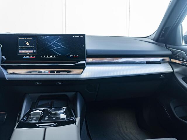 BMW 5-SERIE 530e M Sport Edition | M Sportpakket Pro | Innovation Pack | Comfort Pack | Travel Pack | Panoramadak