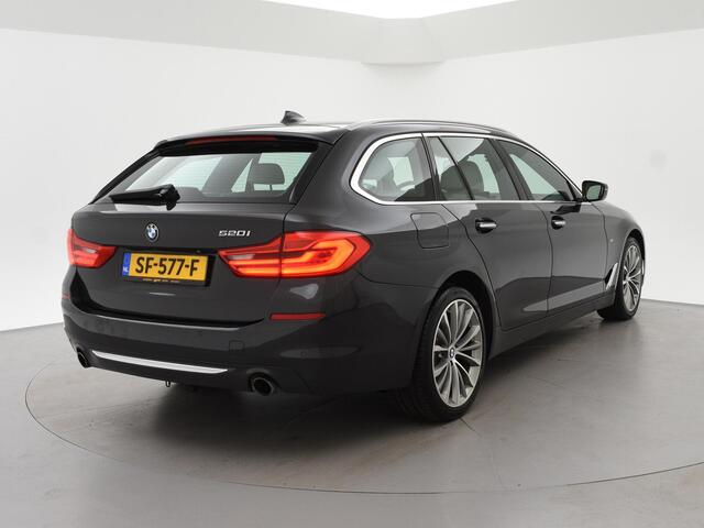 BMW 5-SERIE Touring 520i H.E. 184 PK AUT. LUXURY LINE + COMFORTZETELS | AFN. TREKHAAK | PANORAMA | LIVE COCKPIT | ADAPTIVE CRUISE