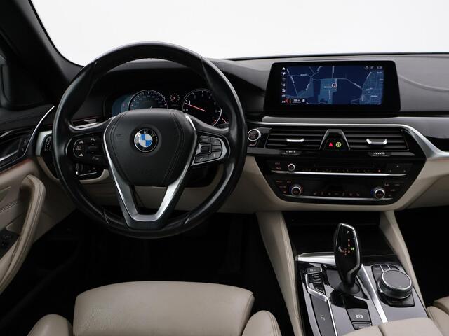 BMW 5-SERIE Touring 520i H.E. 184 PK AUT. LUXURY LINE + COMFORTZETELS | AFN. TREKHAAK | PANORAMA | LIVE COCKPIT | ADAPTIVE CRUISE