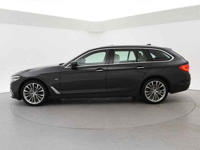 BMW 5-SERIE Touring 520i H.E. 184 PK AUT. LUXURY LINE + COMFORTZETELS | AFN. TREKHAAK | PANORAMA | LIVE COCKPIT | ADAPTIVE CRUISE