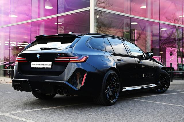 BMW 5-SERIE Touring M5 Automaat / Trekhaak / Panoramadak / M Drive Professional / Comfort Access / Bowers & Wilkins / Adaptieve LED / Parking Assistant Professional