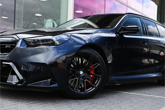 BMW 5-SERIE Touring M5 Automaat / Trekhaak / Panoramadak / M Drive Professional / Comfort Access / Bowers & Wilkins / Adaptieve LED / Parking Assistant Professional