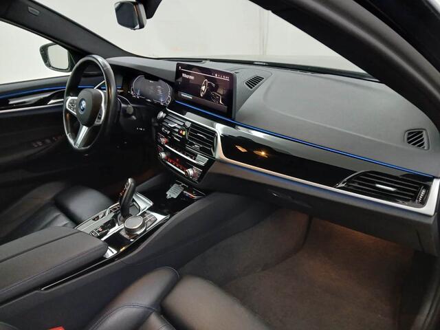 BMW 5-SERIE Touring 530e xDrive M-Sport Pro | 19" | Head-Up | Laser | Harman Kardon | Trekhaak | Driving Assistant Professional