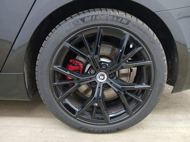 BMW 5-SERIE Touring 530e xDrive M-Sport Pro | 19" | Head-Up | Laser | Harman Kardon | Trekhaak | Driving Assistant Professional