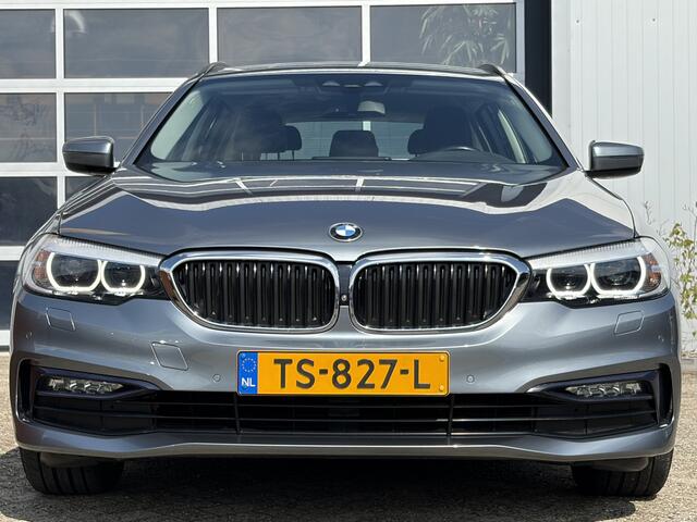 BMW 5-SERIE Touring 520i High Executive 184pk | Sport Line | Bluetooth | Elektrisch bedienbare achterklep | LED koplampen | Lederen bekleding | Navigatiesysteem full map | Voorstoelen verwarmd | Trekhaak elektrisch uitklapbaar | Prachtig exemplaar!