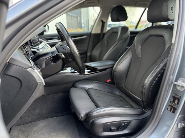 BMW 5-SERIE Touring 520i High Executive 184pk | Sport Line | Bluetooth | Elektrisch bedienbare achterklep | LED koplampen | Lederen bekleding | Navigatiesysteem full map | Voorstoelen verwarmd | Trekhaak elektrisch uitklapbaar | Prachtig exemplaar!