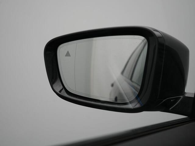 BMW 5-SERIE Touring 530e High Executive PHEV 293pk Dealer O.H. Achteras besturing | Trekhaak Af Fabriek | Adaptive Cruise | Camera | Lederen Sportstoelen Memory & Verwarmd | Sfeerverlichting | Stuur Verwarmd | Blis | Apple Carplay | Navigatie | DAB |