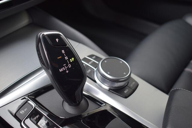 BMW 5-SERIE Touring 520i High Executive Edition | Sportline | Leer | Camera | OrigNL