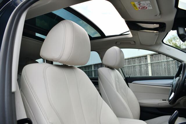 BMW 5-SERIE Touring 520d High Exe Panodak | Leder | Elektr.Trekhaak